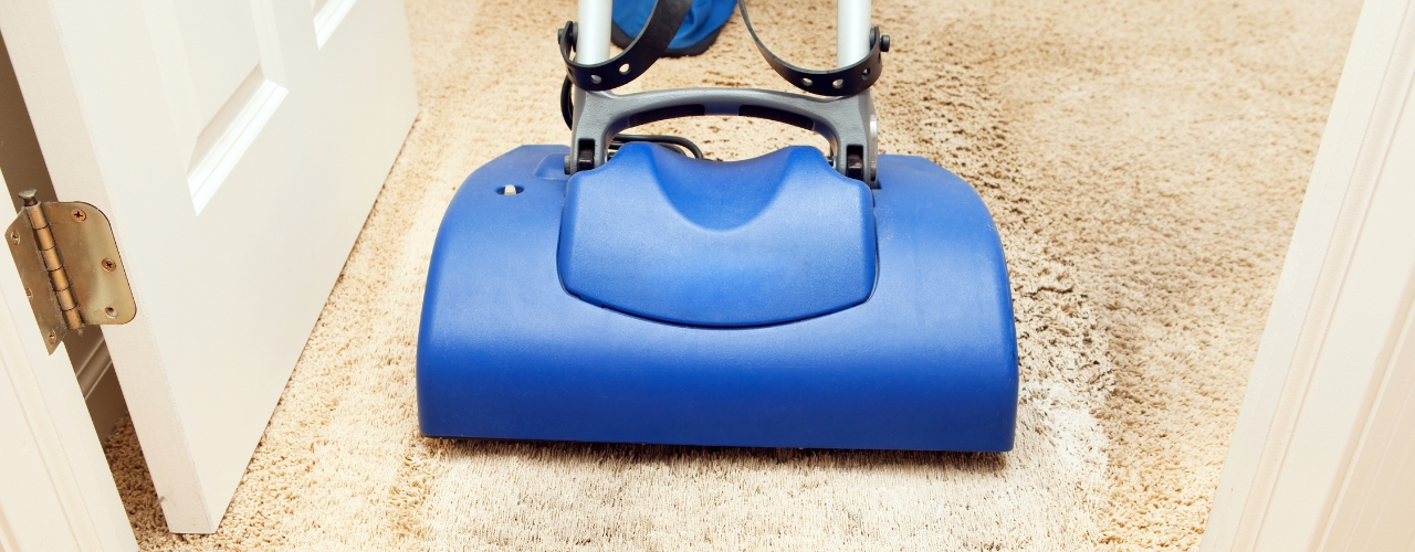 Carpet Cleaning Techniques Hot Water Extraction vs. Dry Cleaning Carpet Cleaning Techniques Hot Water Extraction vs. Dry Cleaning